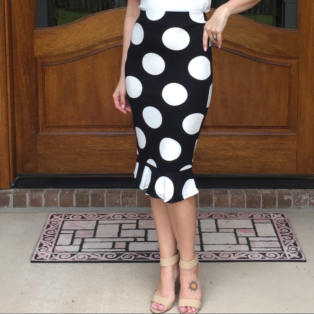 Ruffle polka dot pencil skirt